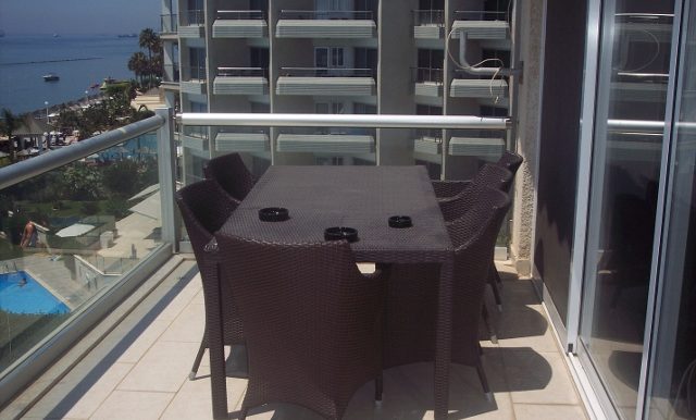 Dinning area on balcony