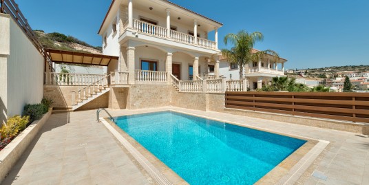 4 Bedroom Villa in Moutayiaka