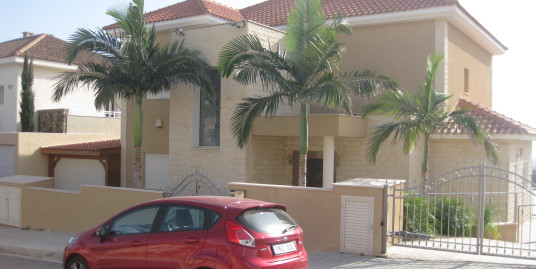 Luxury 5/6 Bedroom Villa in Green Area