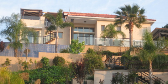 Luxury 5 Bedroom Villa In Ayios Tychonas