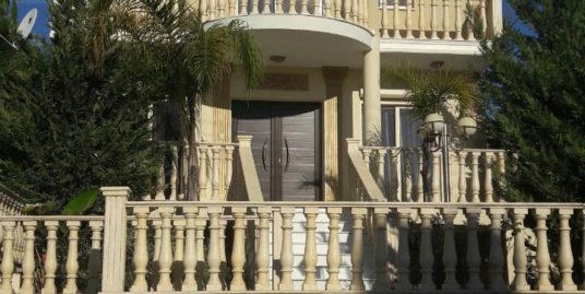 6 Bedroom Detached Villa 300m from sea