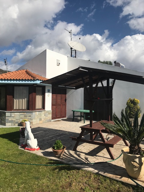 2 bedroom Bungalow set in 6500m2 in Kalo Chorio