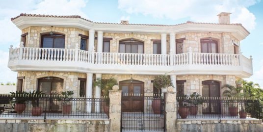 6 Bedroom Detached Villa in Agia Fila